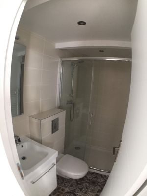 Nouvelle salle de bain, petite mais fonctionnelle